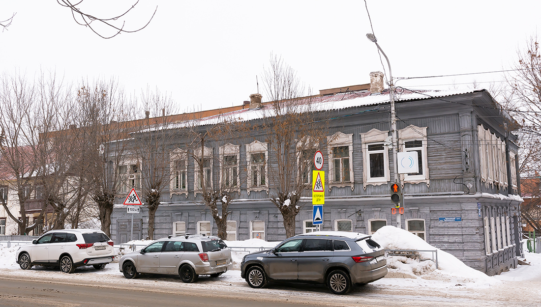 Уфа, Улица Зенцова, 53 / Улица Чернышевского, 43