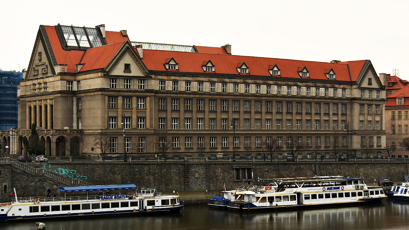 Прага, Náměstí Curieových, 7