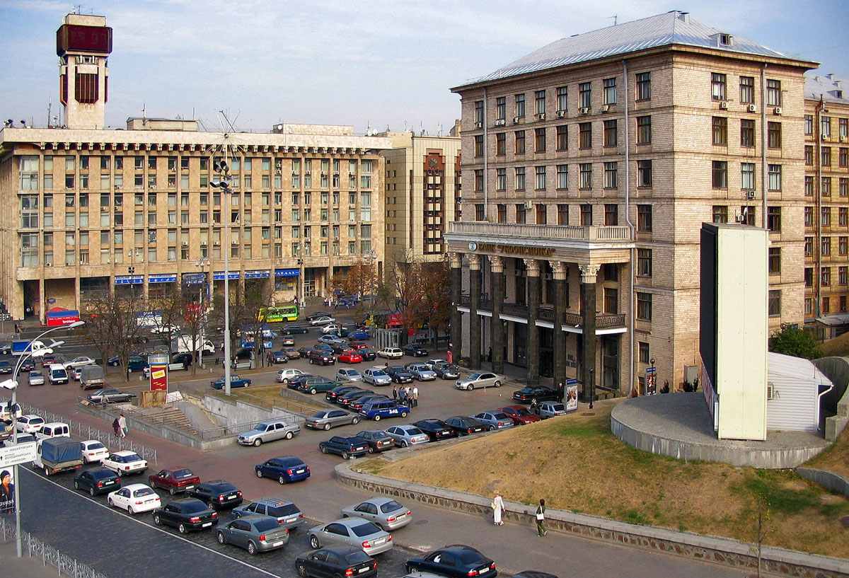 Kyiv, Улица Крещатик, 16-18; Улица Крещатик, 7-11 / Институтская улица