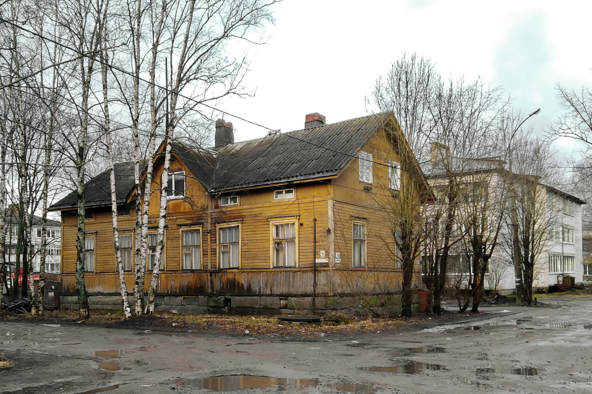 Сортавала, Калевальская улица, 2 / Улица Маяковского, 10; Улица Маяковского, 12