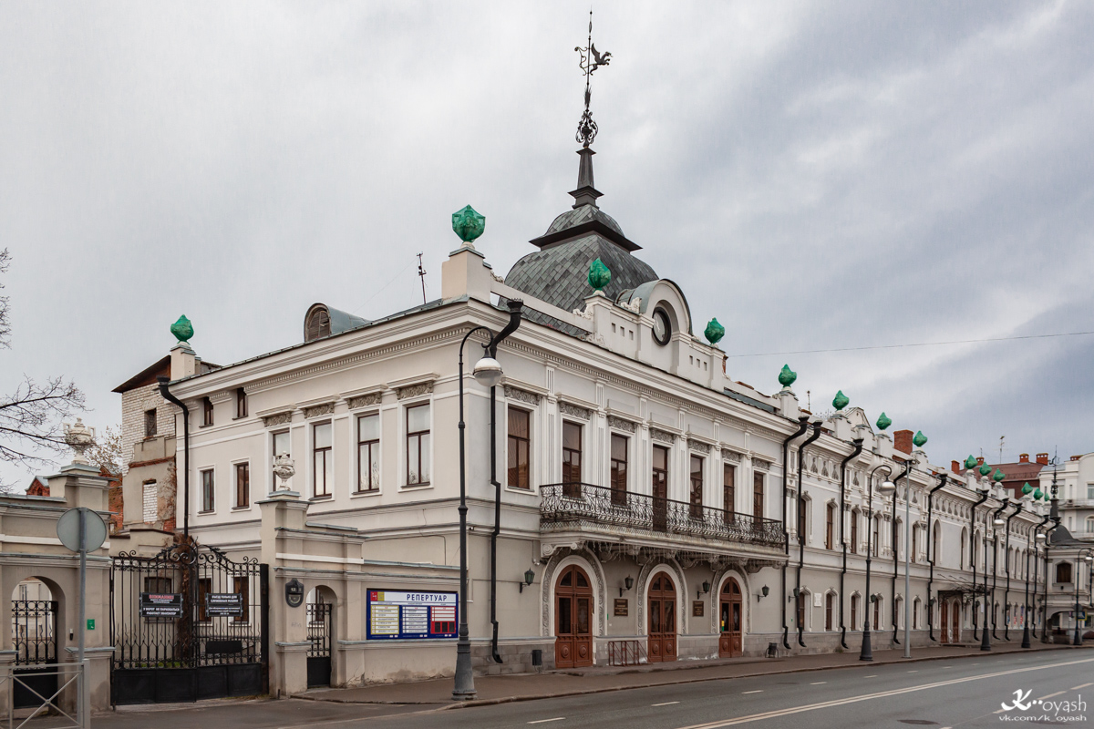 Казань, Улица Островского, 10 / Улица Кави Наджми, 4