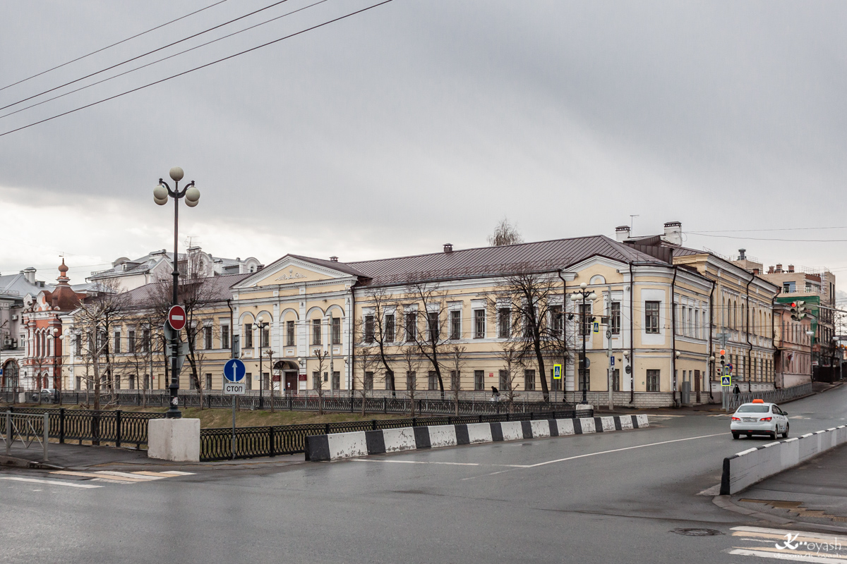 Казань, Лево-Булачная улица, 48 / Улица Галиаскара Камала, 1