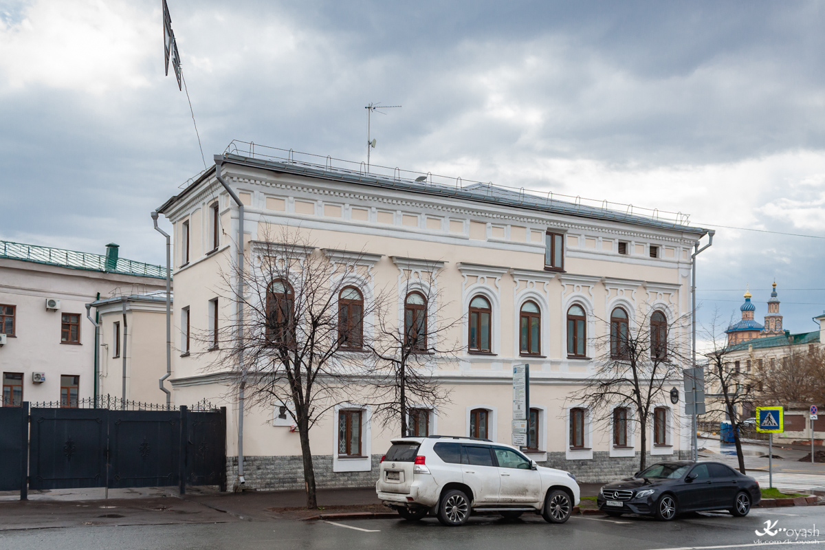 Казань, Улица Миславского, 8 / Улица Дзержинского, 1