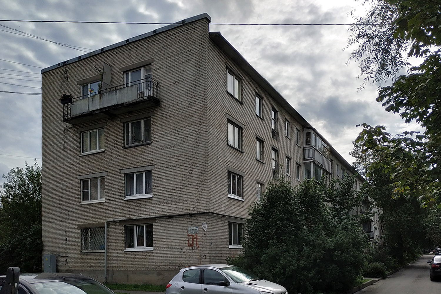 Гатчина, Улица Кустова, 51 (подъезды 1-4)