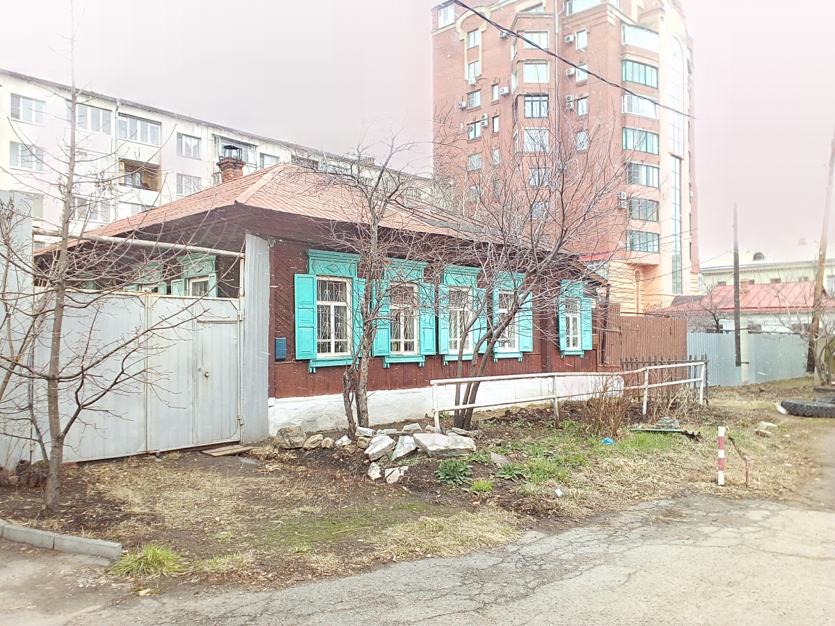 Челябинск, 2-й Кордонный переулок, 4; Улица Коммуны, 135А