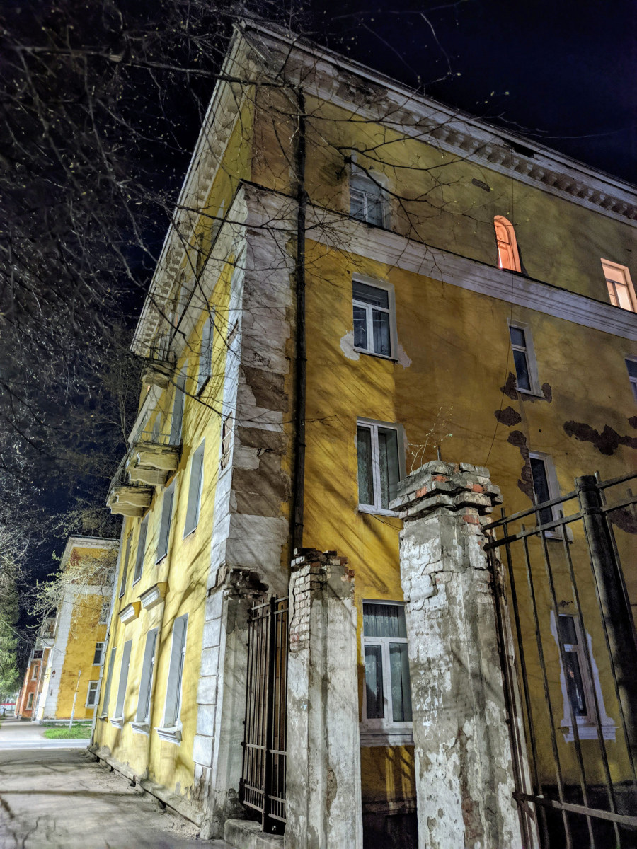 Глазов, Советская улица, 13 / Улица Дзержинского, 18