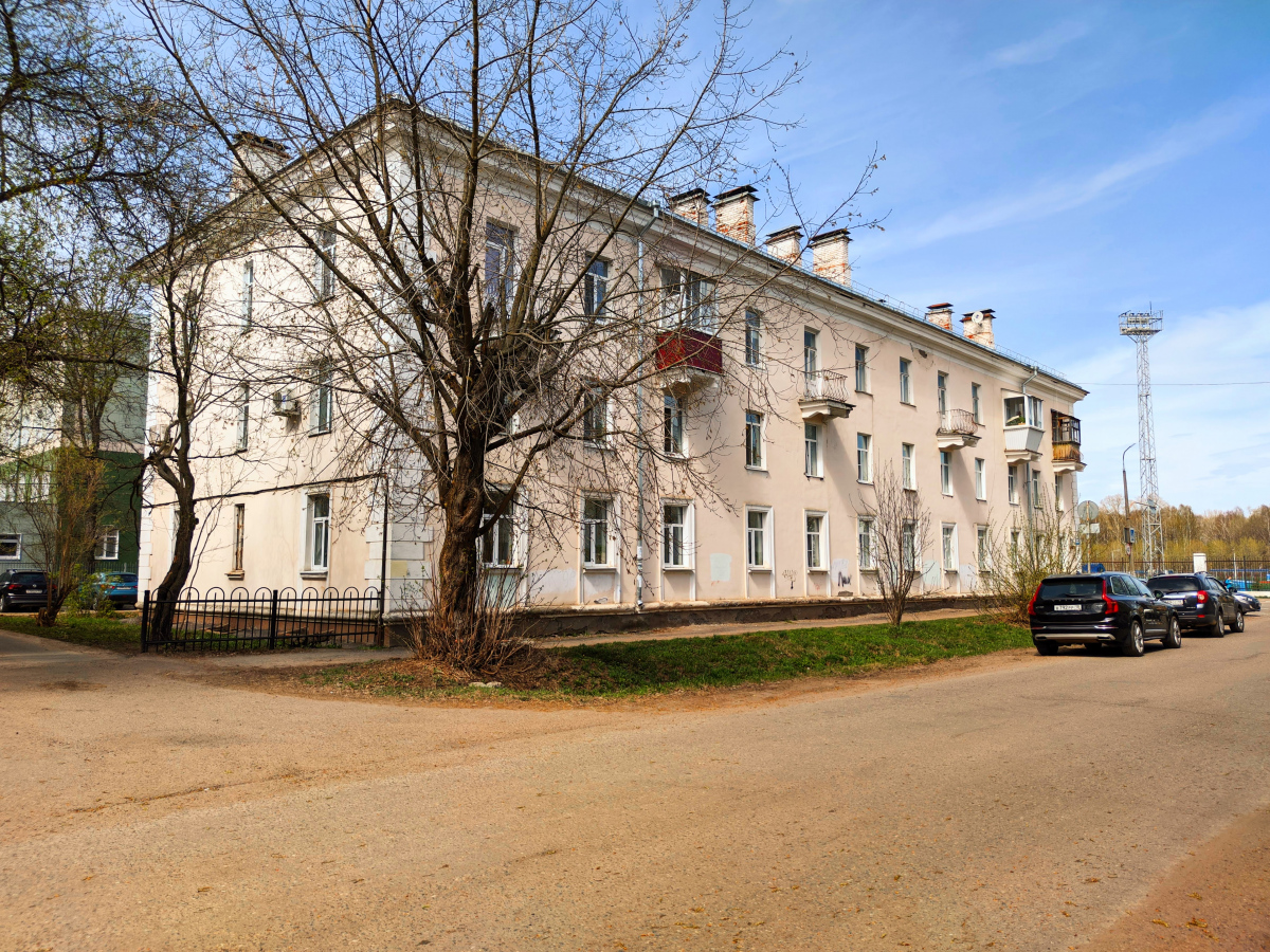 Glazov, Улица Кирова, 35 / Улица Наговицына, 12