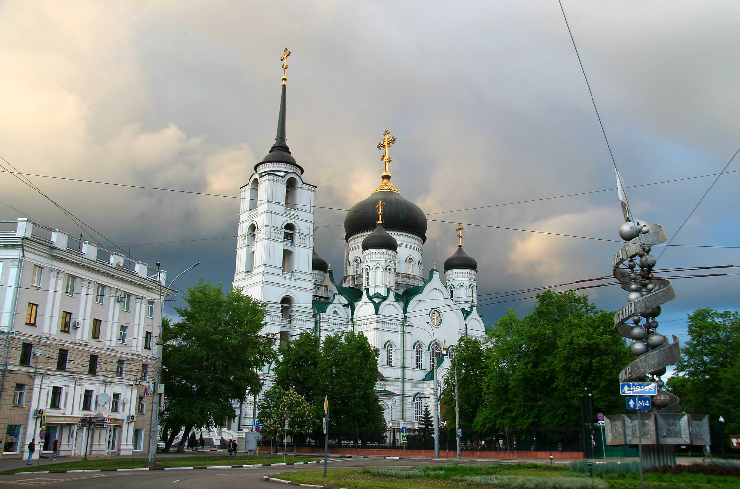 Воронеж, Проспект Революции, 14В; Улица Фридриха Энгельса, 7* / Улица Феоктистова, 6* / Улица Мира, 3*