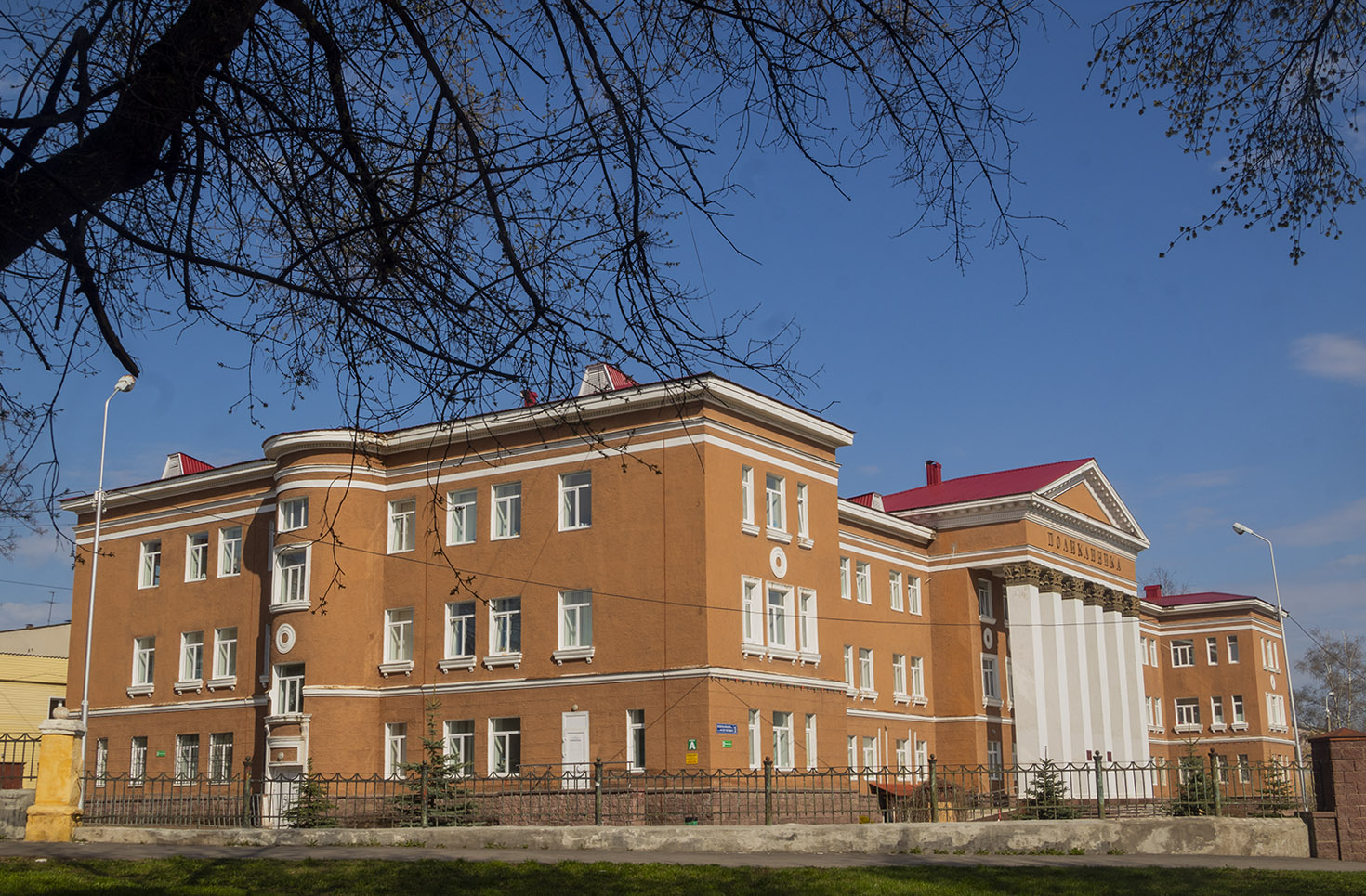 Уфа, Улица 40 лет Октября, 1 / Улица Рыбакова, 3
