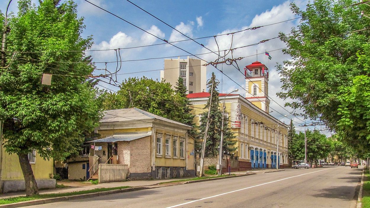 Уфа, Улица Октябрьской Революции, 16; Улица Октябрьской Революции, 14 / Улица Цюрупы, 26; Улица Цюрупы, 17