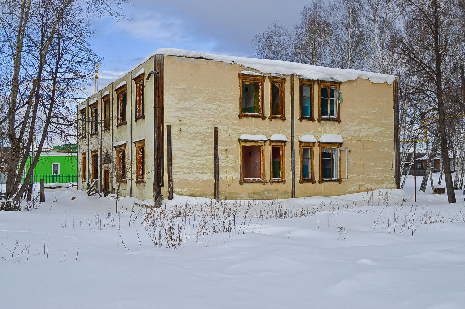 Полевской городской округ, п. Зюзельский, улица Ленина, 14