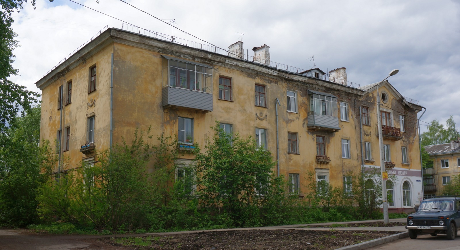 Пермь, Социалистическая улица, 13​ / Криворожская улица, 36