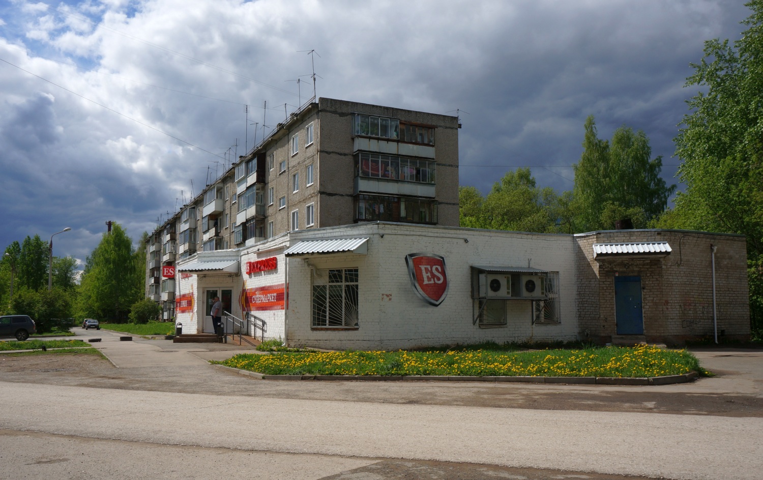Perm, Улица Адмирала Старикова, 17 / Гомельская улица, 1