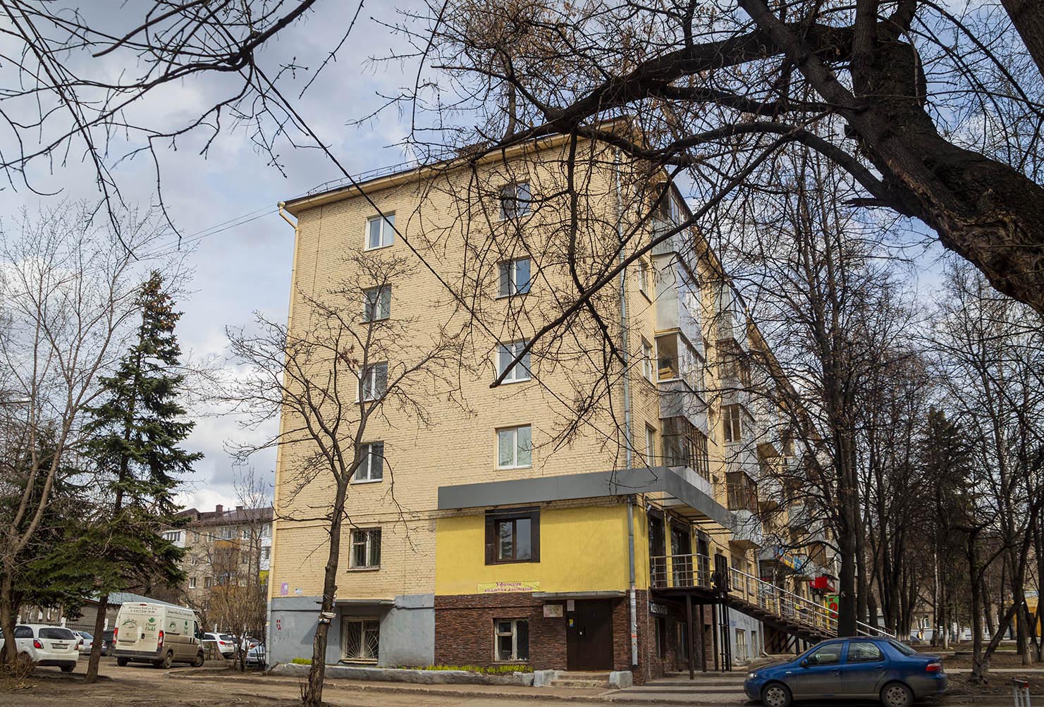 Уфа, Первомайская улица, 100 / Улица Машиностроителей, 11
