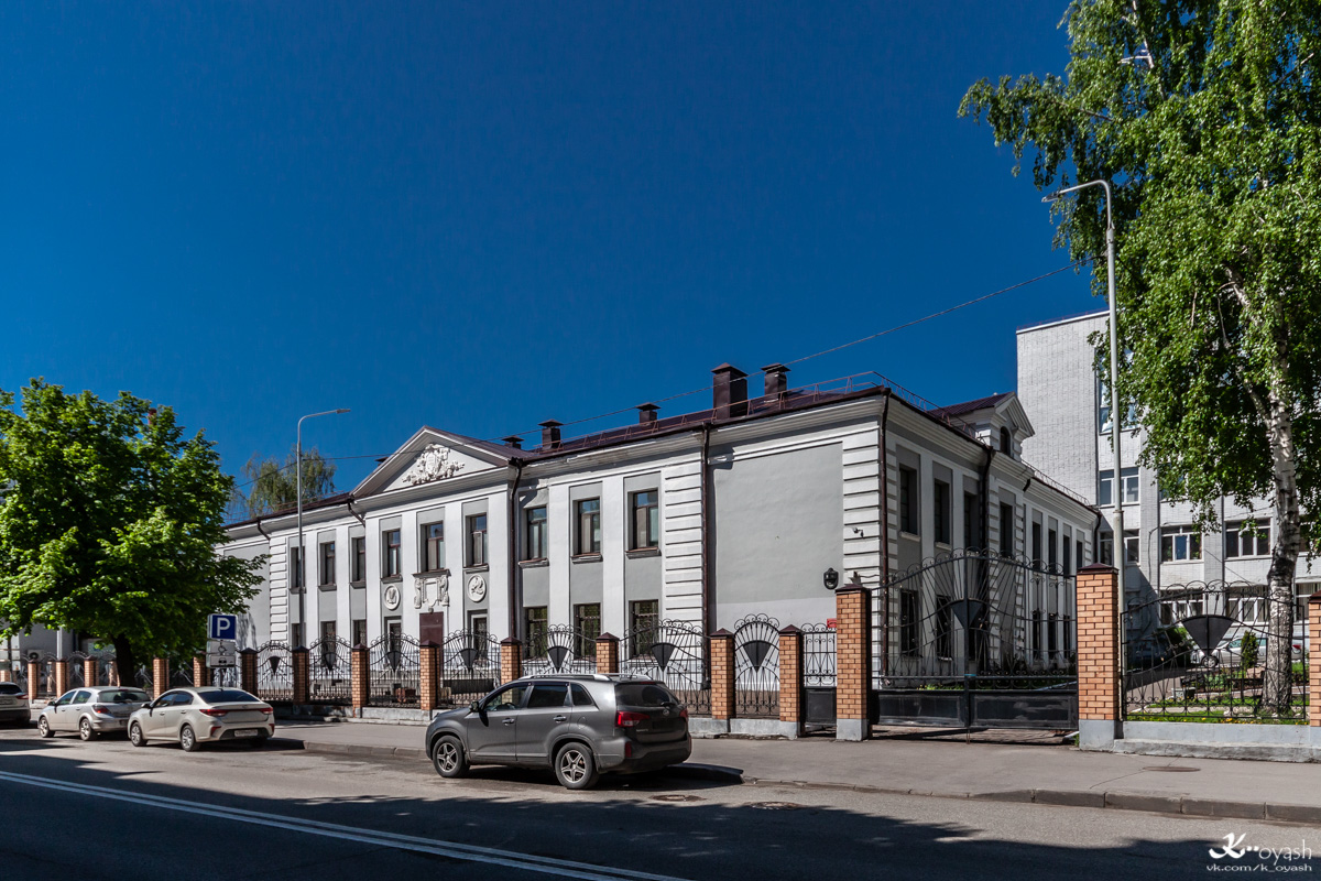 Казань, Улица Япеева, 11 (старый корпус)