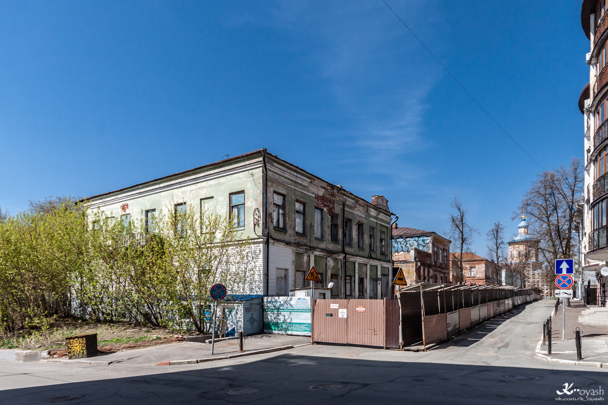 Казань, Улица Рахматуллина, 8 / Улица Кави Наджми, 11; Улица Рахматуллина, 6 / Улица Кави Наджми, 9
