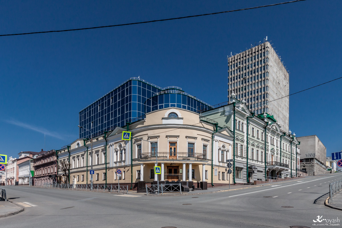 Казань, Астрономическая улица, 15 / Профсоюзная улица, 19; Кремлёвская улица, 16А