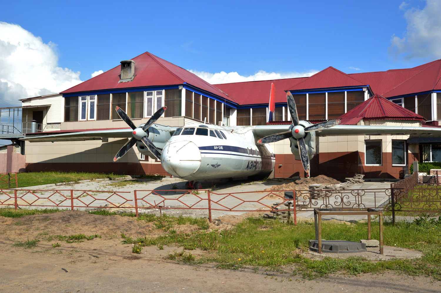 Хлевенский район, прочие н.п., с. Конь-Колодезь, Шоссе М4 Дон, 461 км