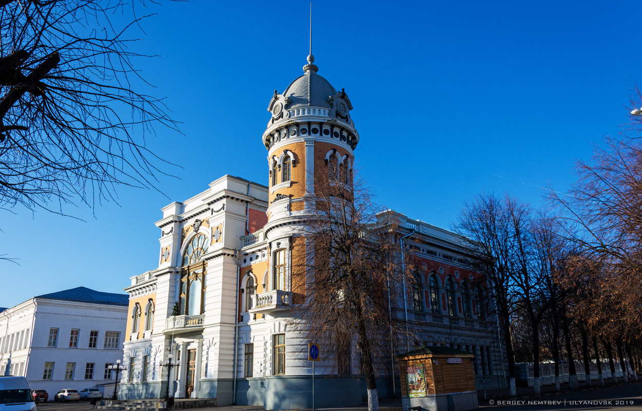 Ульяновск, Бульвар Новый Венец, 3 / Переулок Карамзина, 4