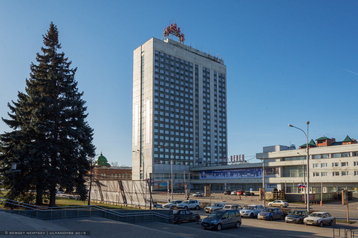 Ульяновск, Спасская улица, 19 / Улица Дмитрия Ульянова, 9