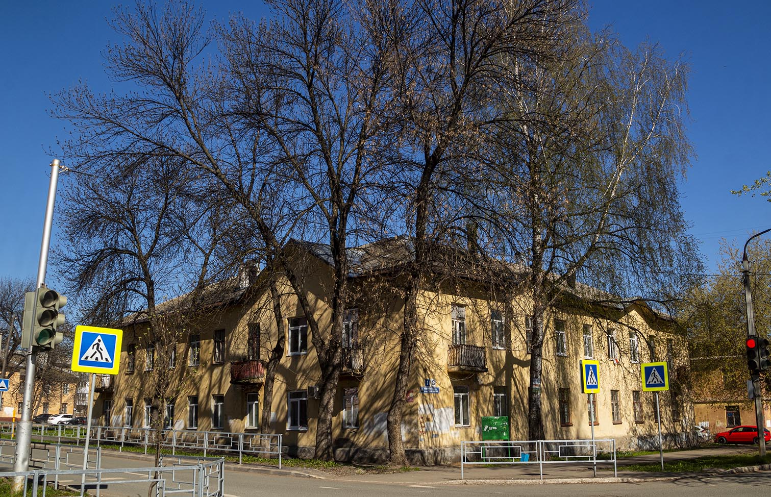 Ufa, Черниковская улица, 1 / Улица Гончарова, 22