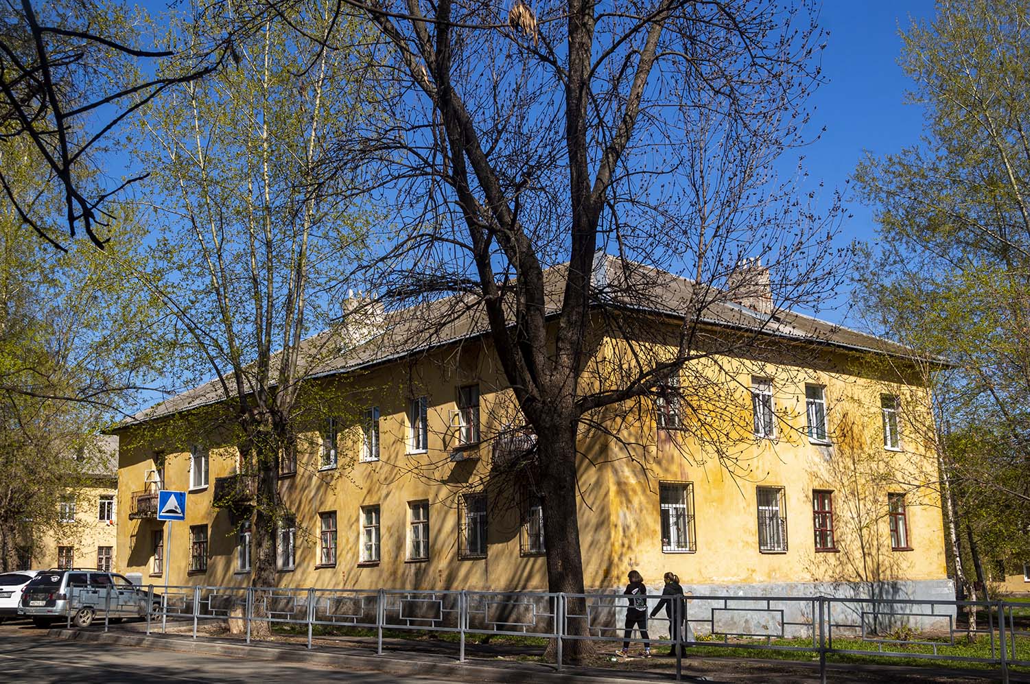 Уфа, Черниковская улица, 2 / Улица Гончарова, 20