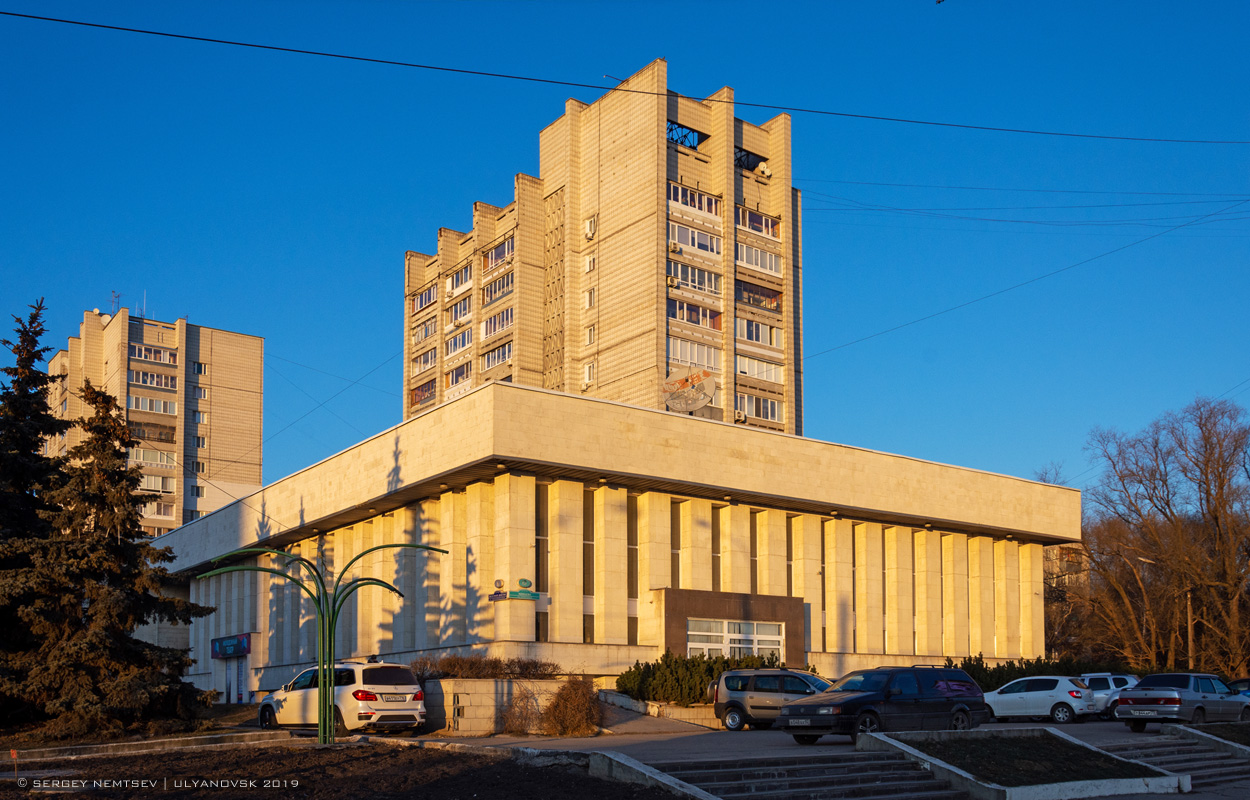 Ульяновск, Улица Минаева, 13 / Улица Железной Дивизии, 6