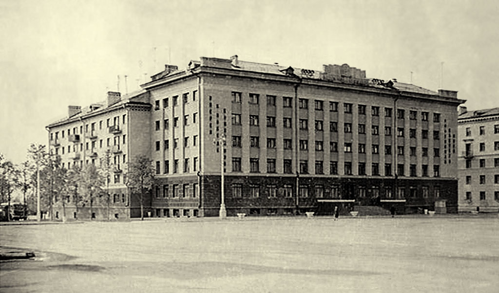 Октябрьский, Улица Чапаева, 23**; Улица Чапаева, 23