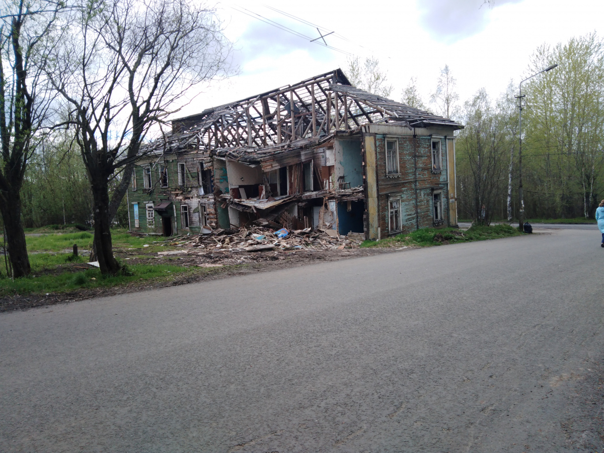 Архангельск, Улица Красных Маршалов, 15 / Партизанская улица, 32