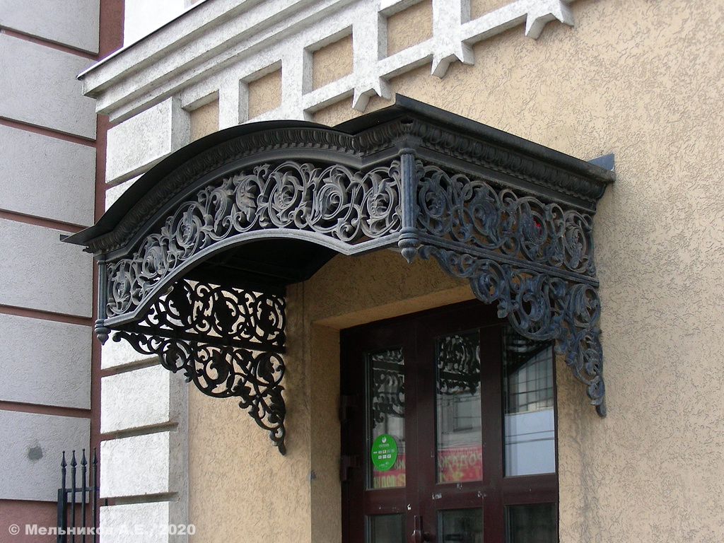 Иваново, Улица Смирнова, 9. Декор из литого чугуна