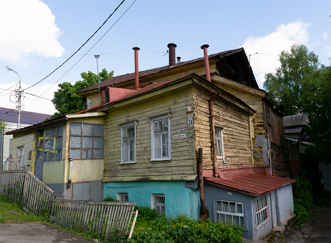 Уфа, Улица Октябрьской Революции, 42 / Новомостовая улица, 24