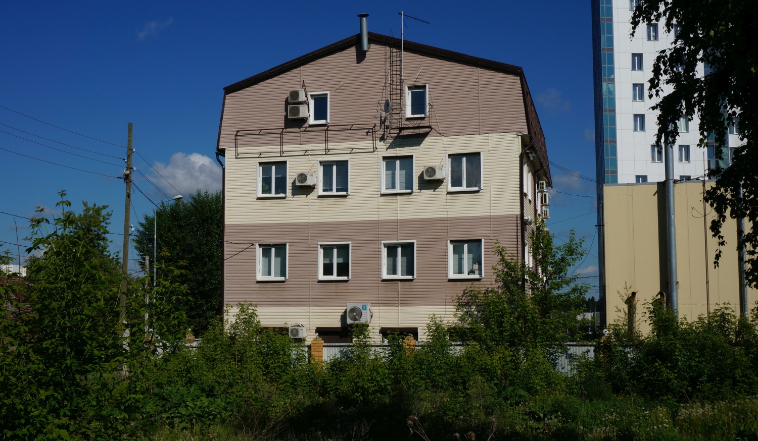 Пермь, Улица Нефтяников, 211