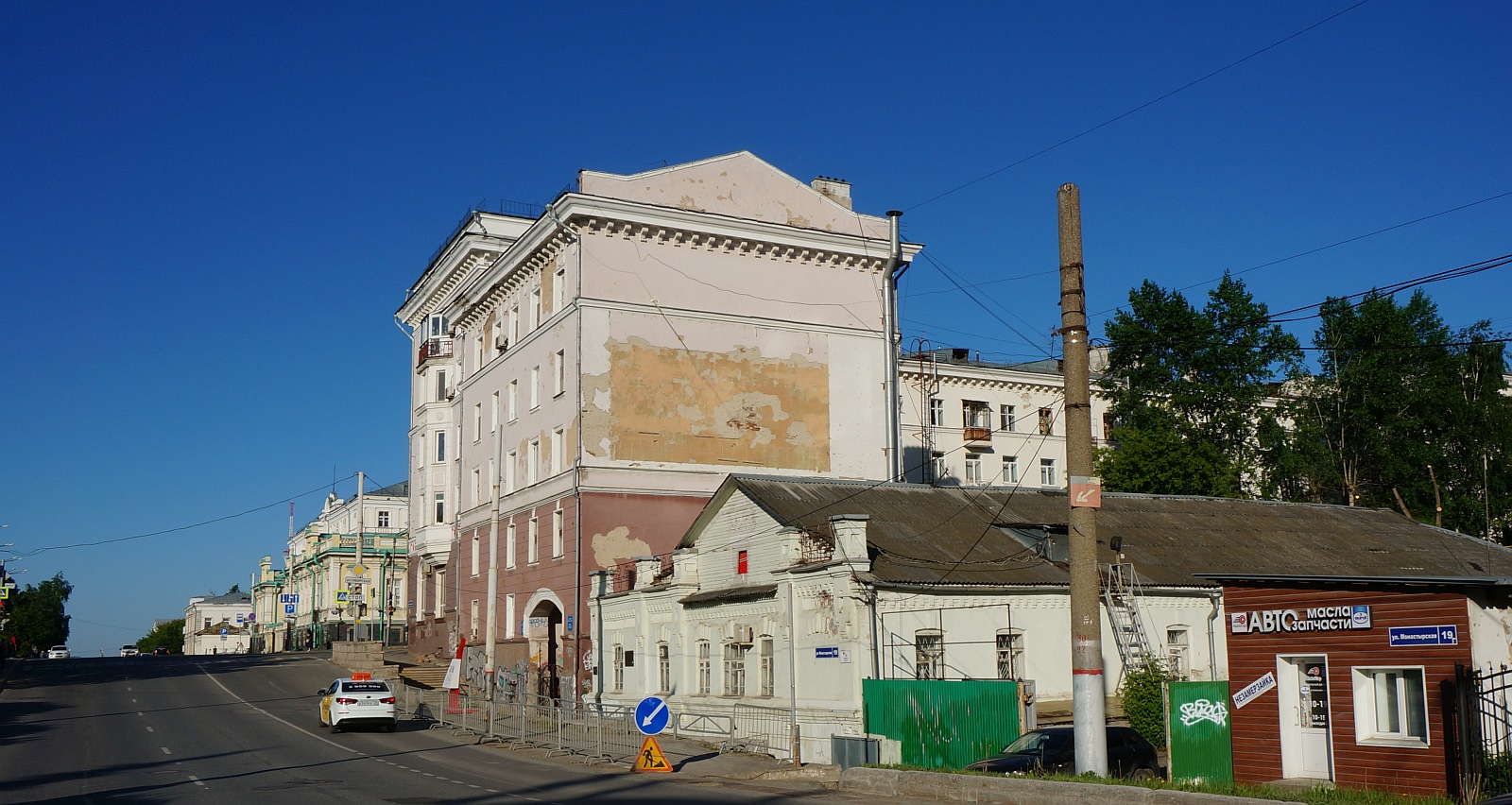 Пермь, Сибирская улица, 1; Монастырская улица, 19