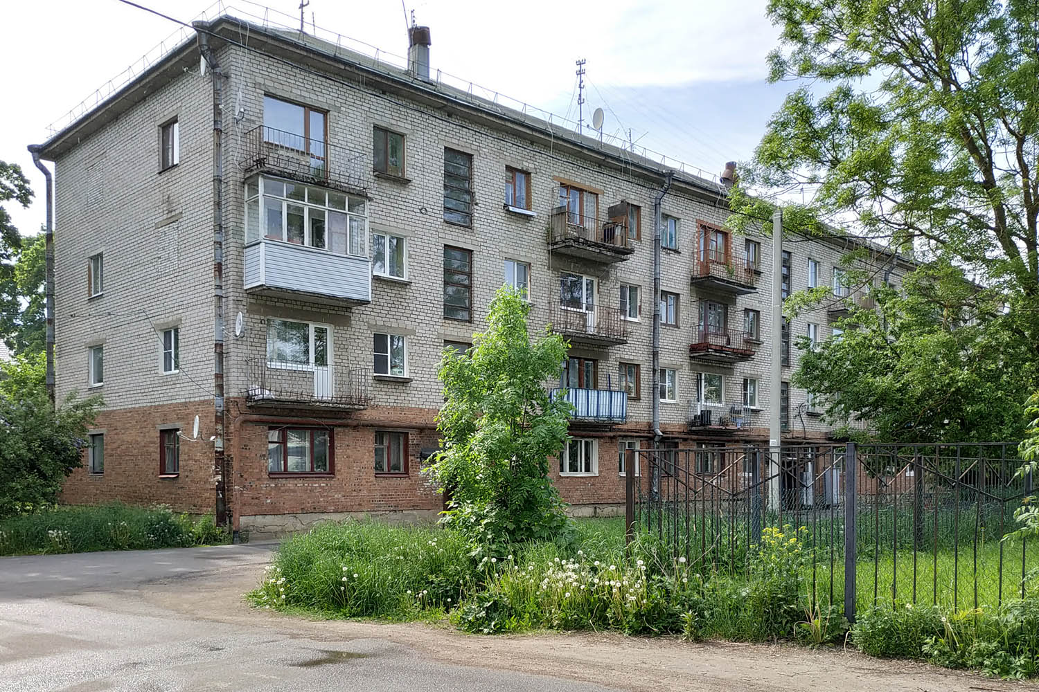 Назия, Октябрьская улица, 8