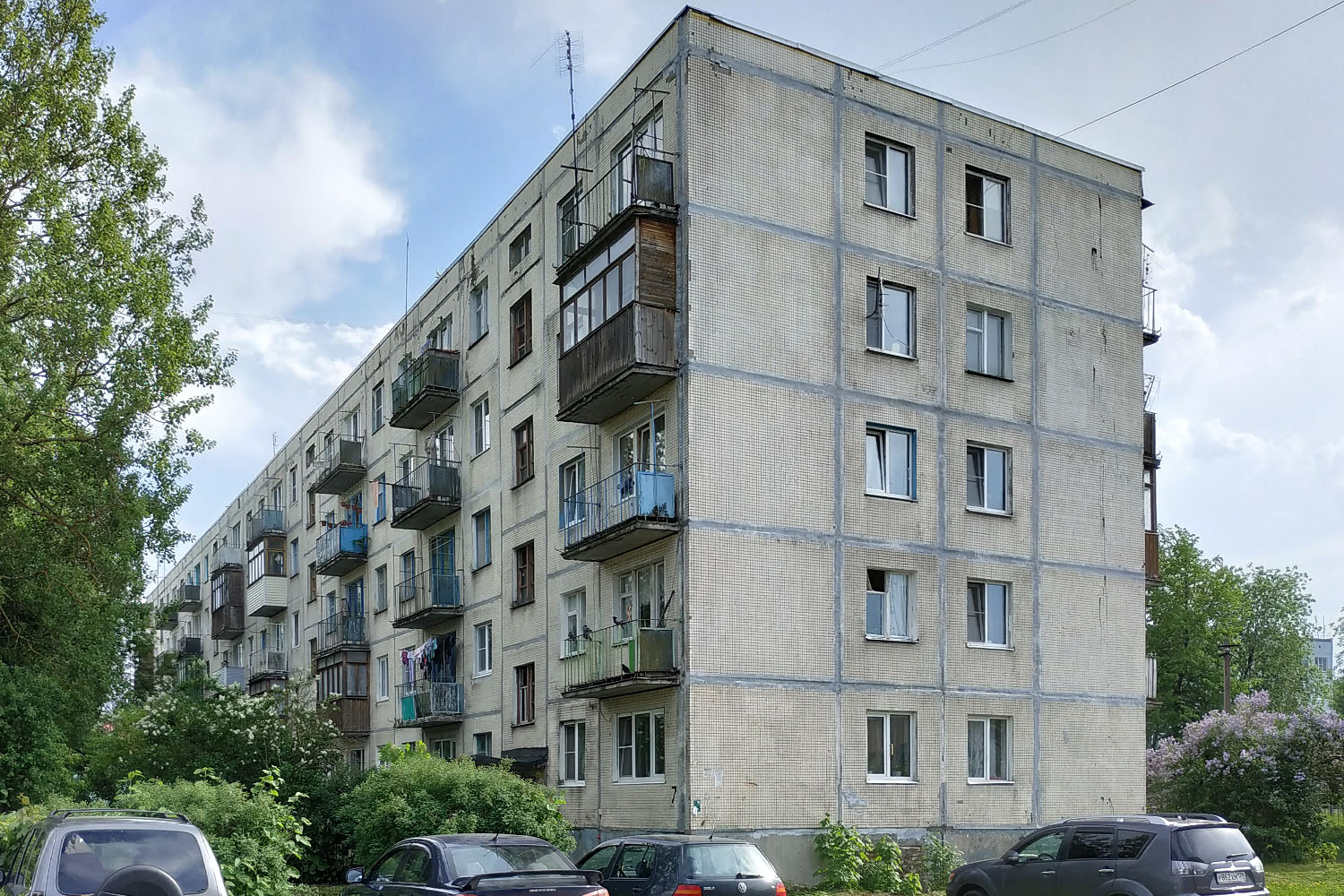 Назия, Улица Есенина, 7