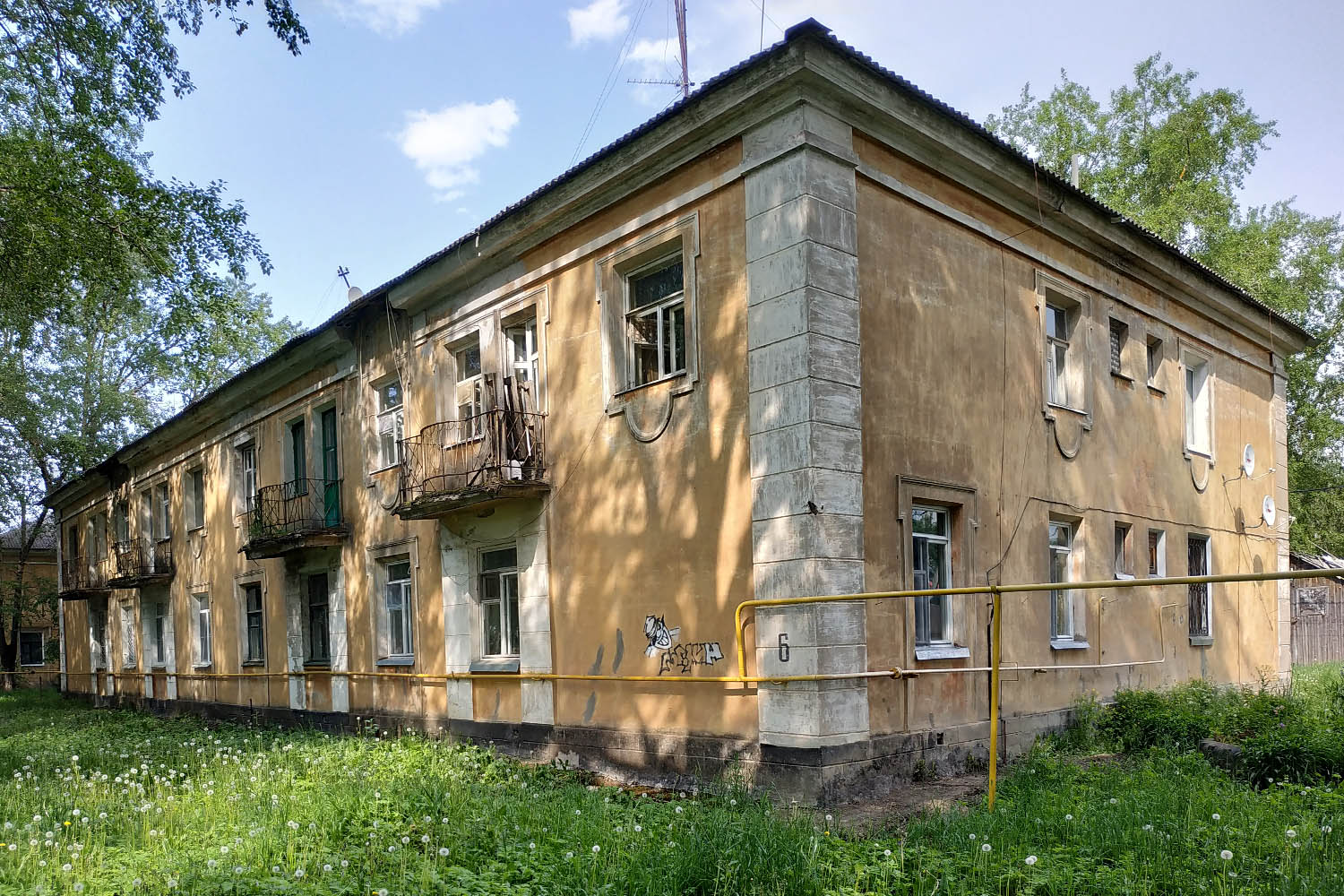 Назия, Комсомольский проспект, 6