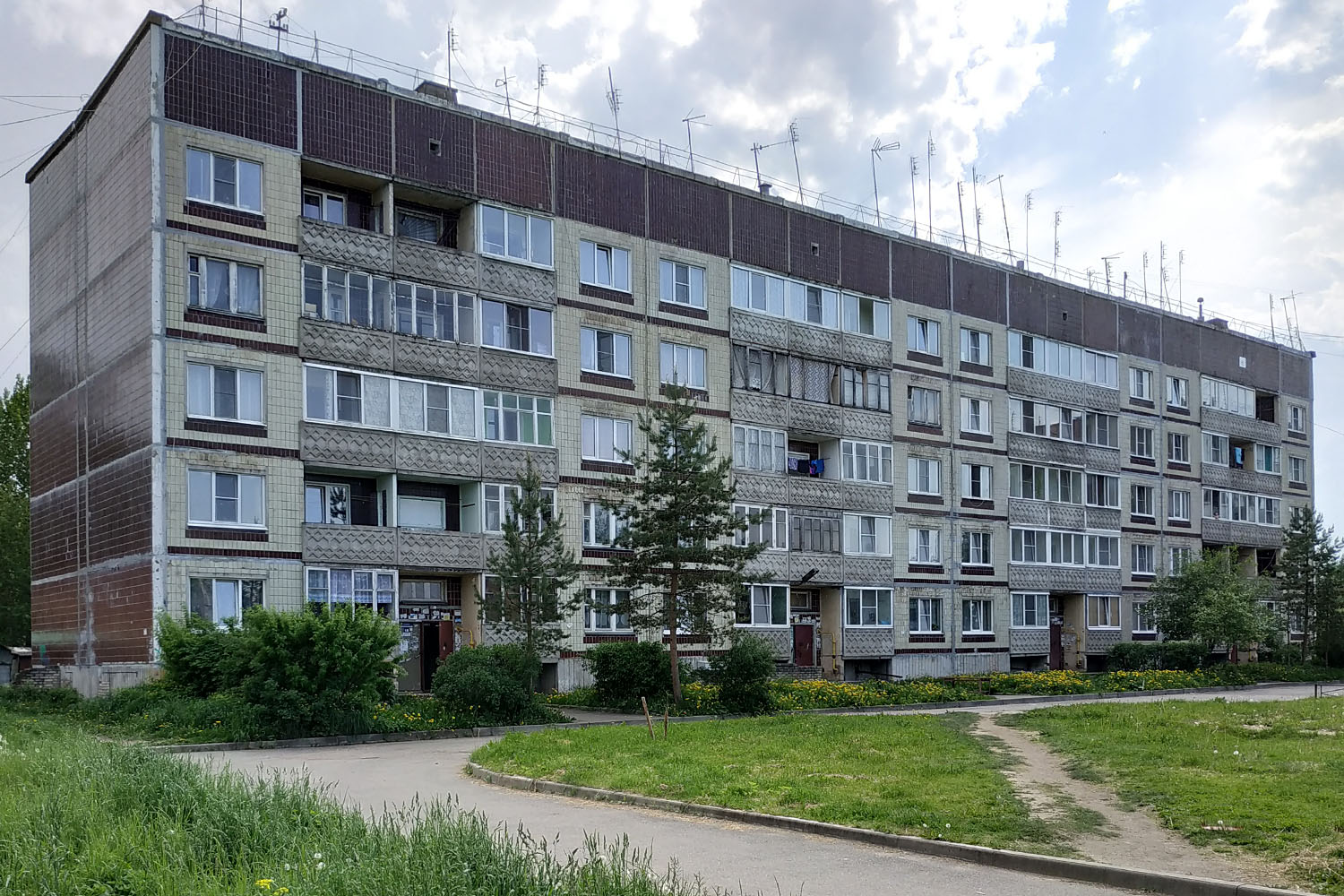 Назия, Школьный проспект, 18