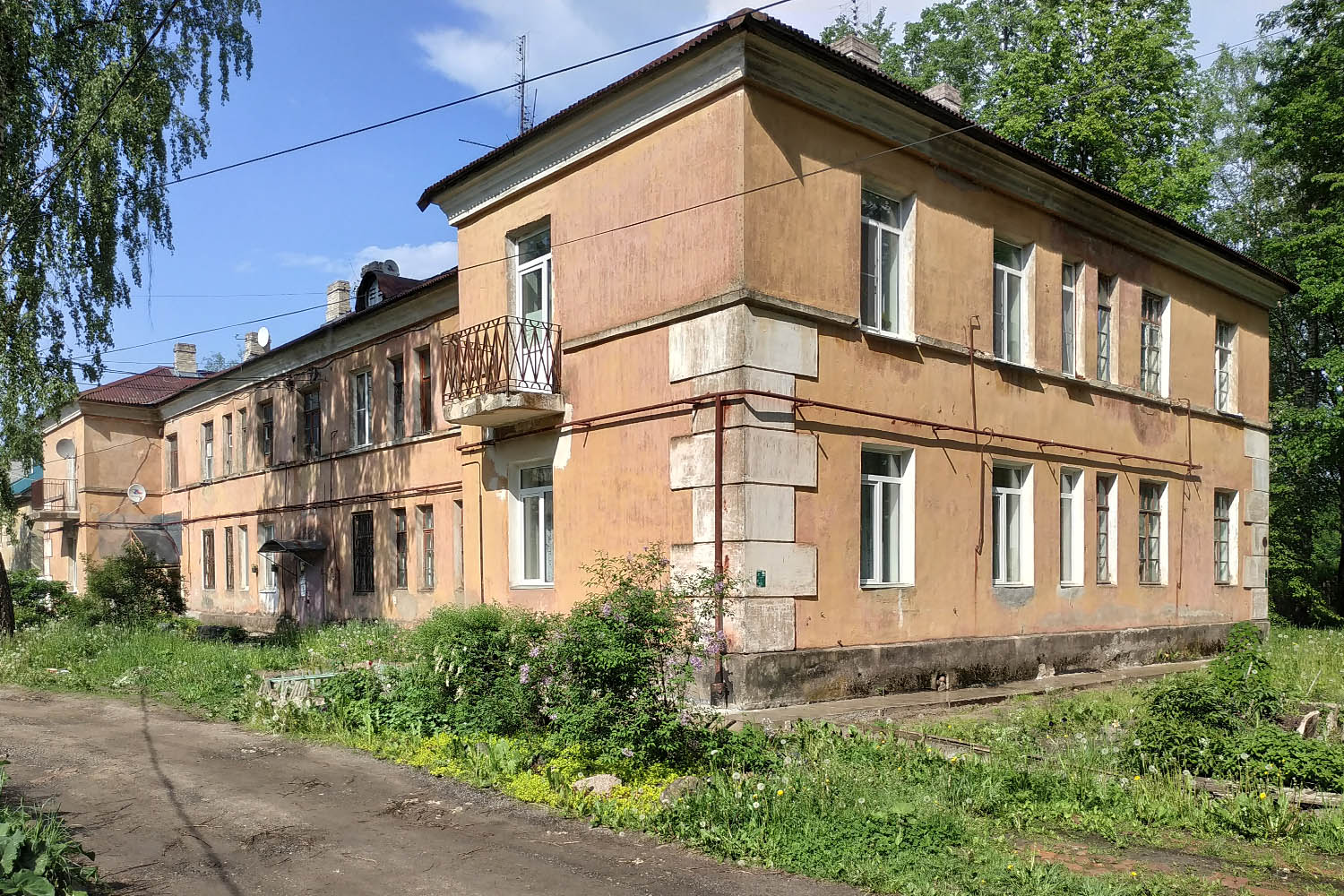 Назия, Комсомольский проспект, 13