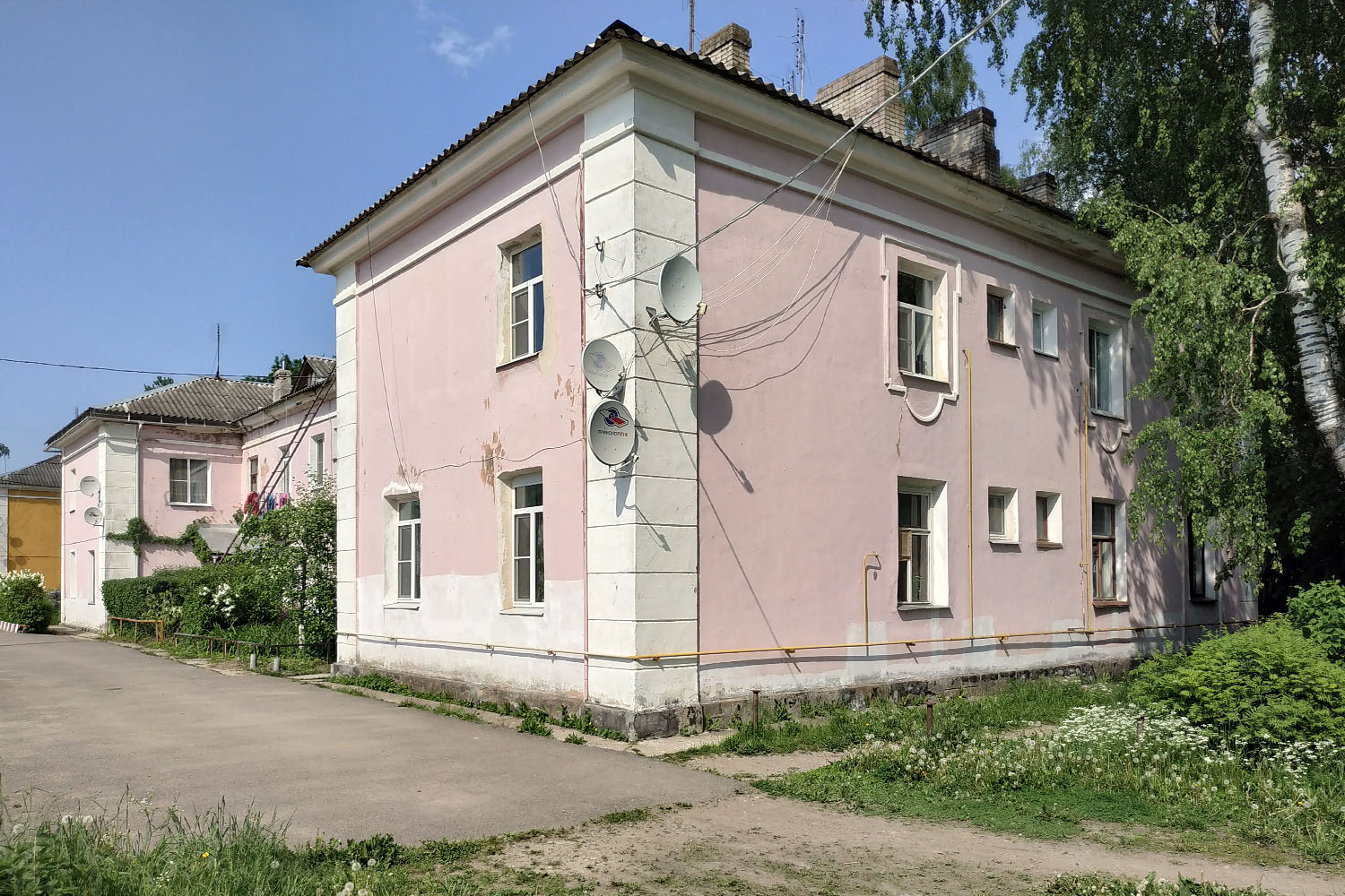 Назия, Комсомольский проспект, 7