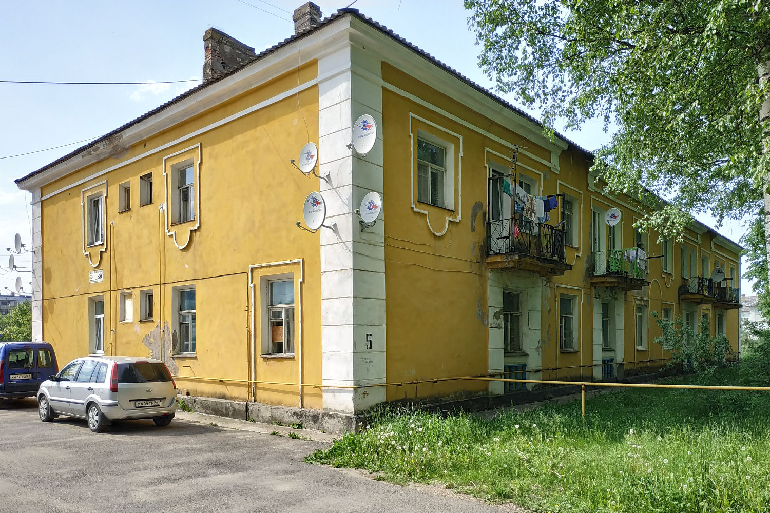 Назия, Комсомольский проспект, 5