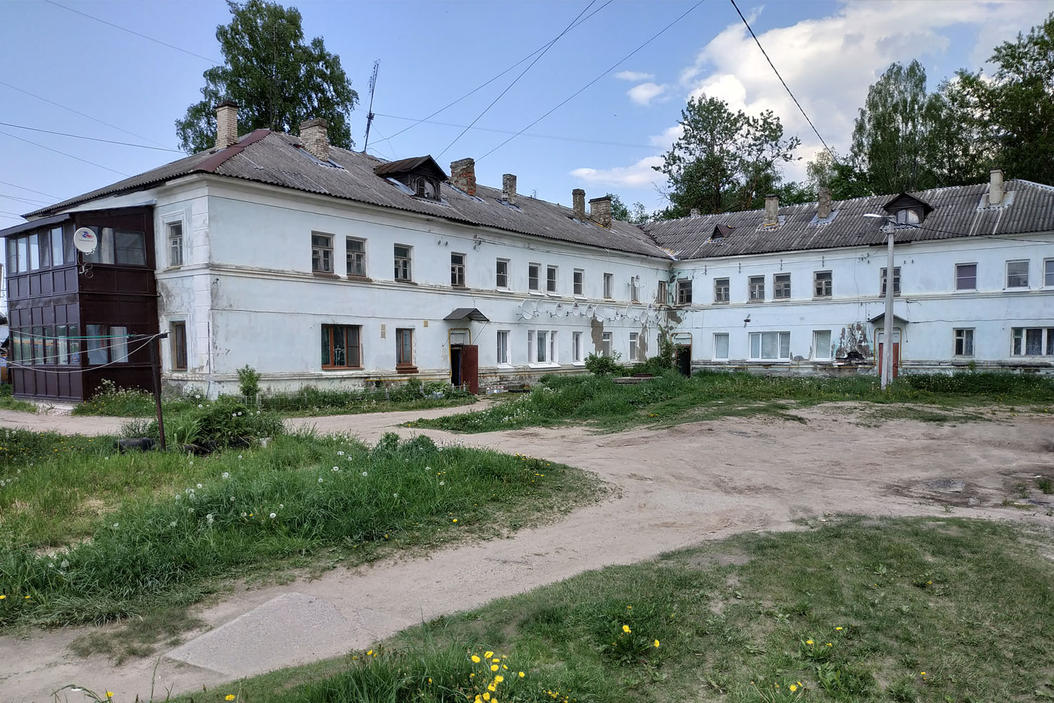 Назия, Комсомольский проспект, 1