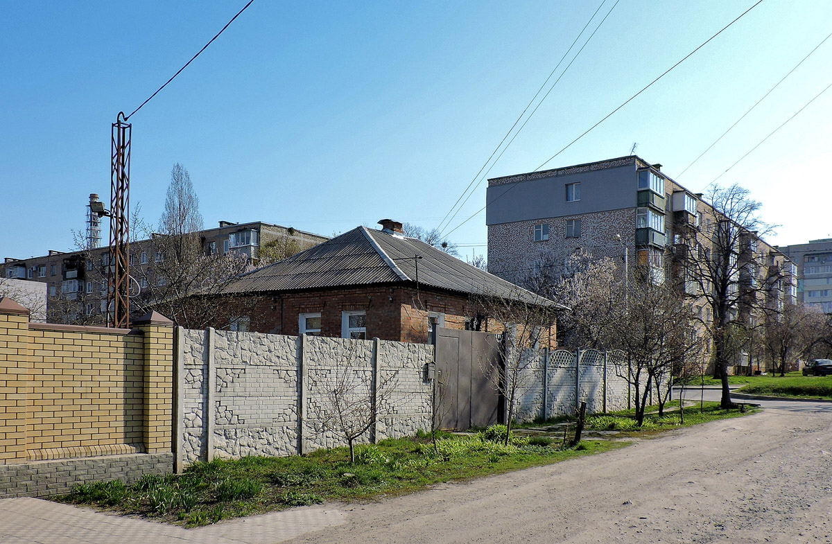 Харьков, Кронштадтская улица, 33 / Туркестанская улица, 35; Туркестанская улица, 28