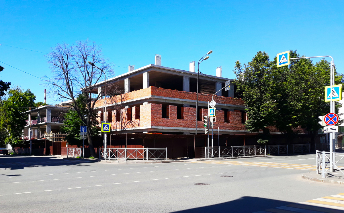 Казань, Улица Бутлерова, 39 / Улица Маяковского, 18