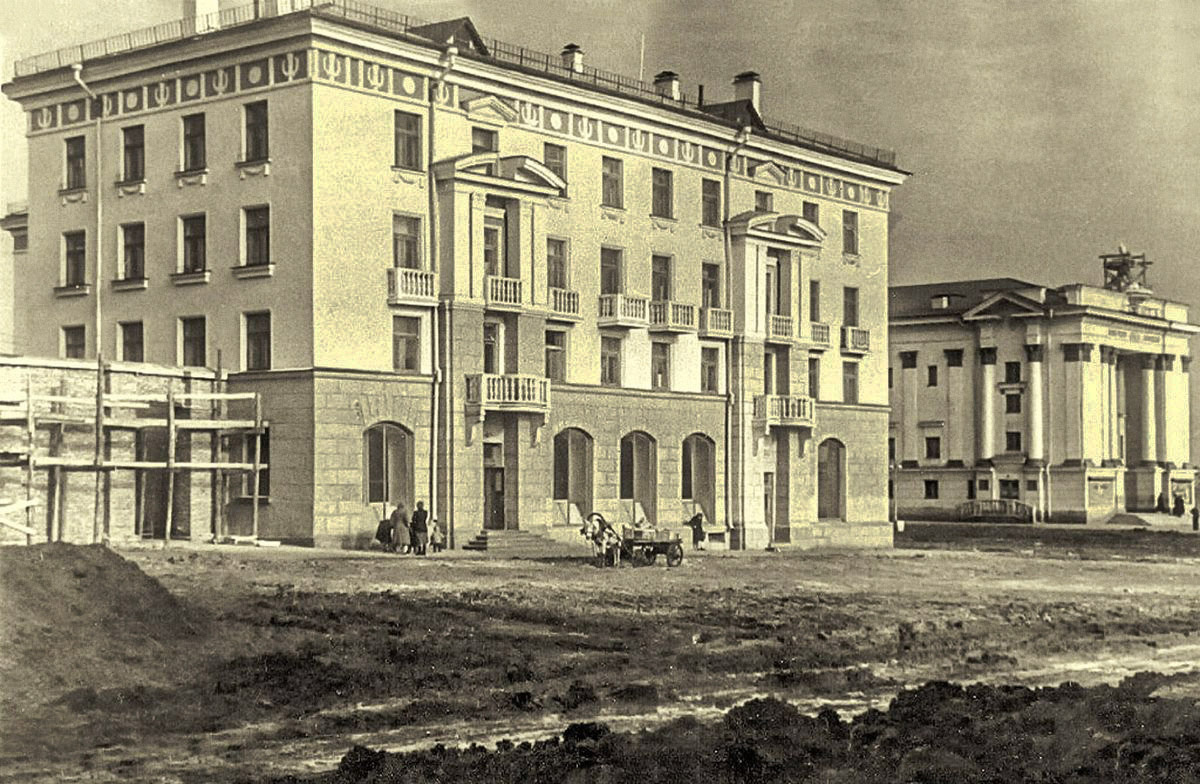 Уфа, Первомайская улица, 39 / Улица Победы, 15; Первомайская улица, 41