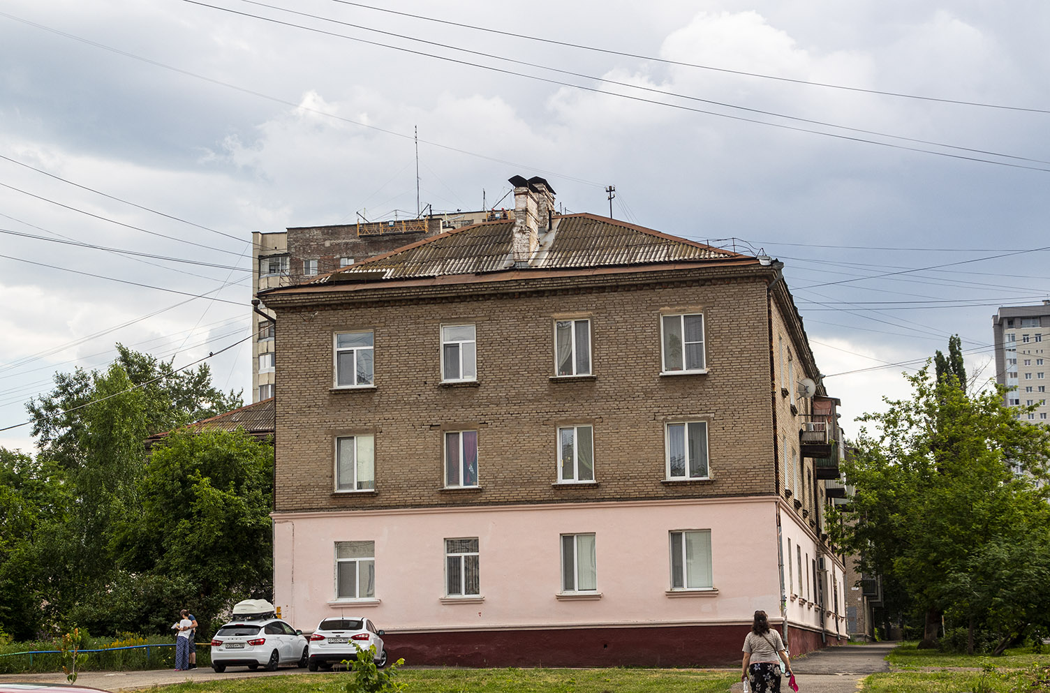 Уфа, Улица Ладыгина, 15 / Львовская улица, 6