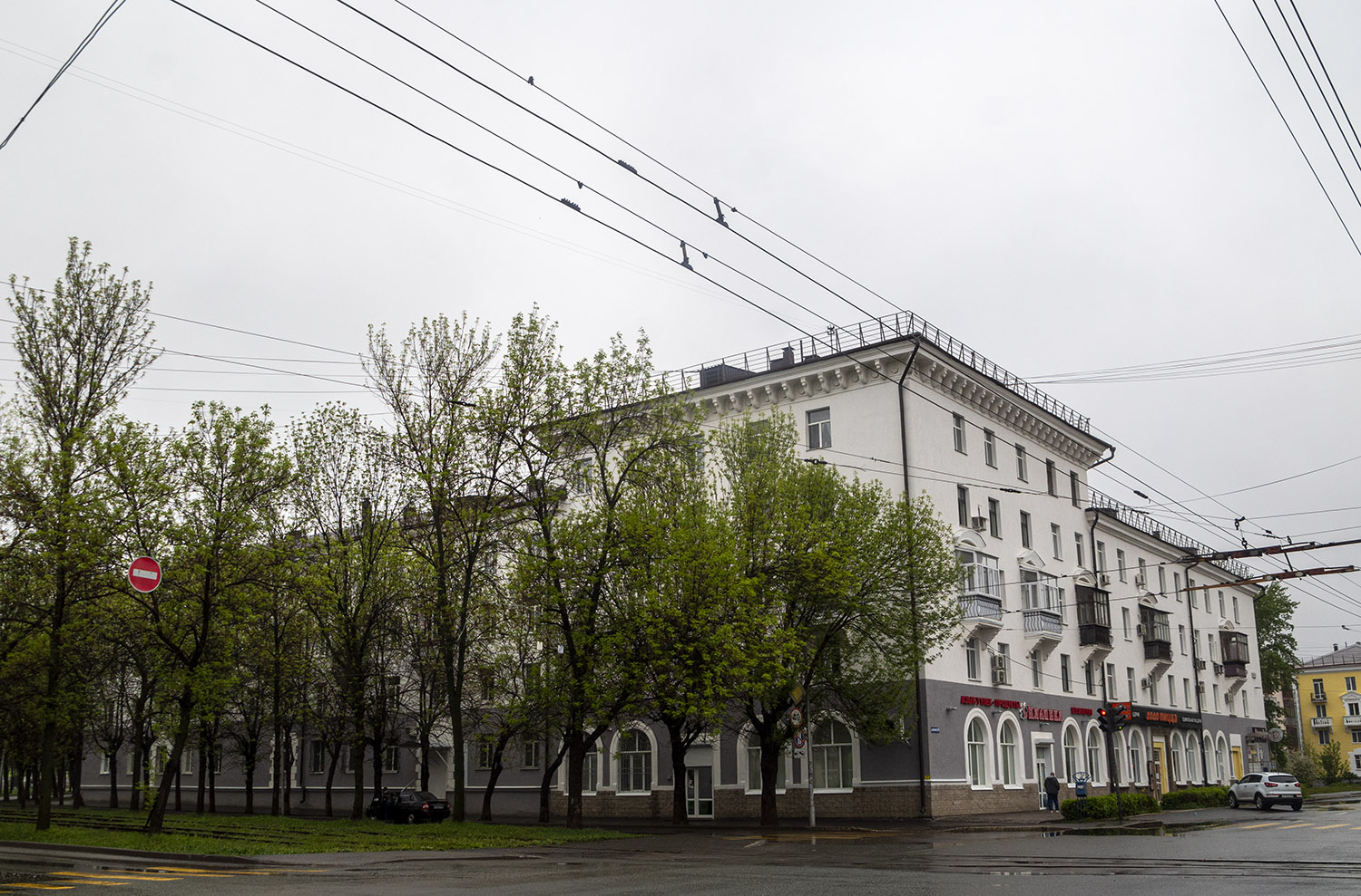 Уфа, Улица Космонавтов, 9 / Кольцевая улица, 16