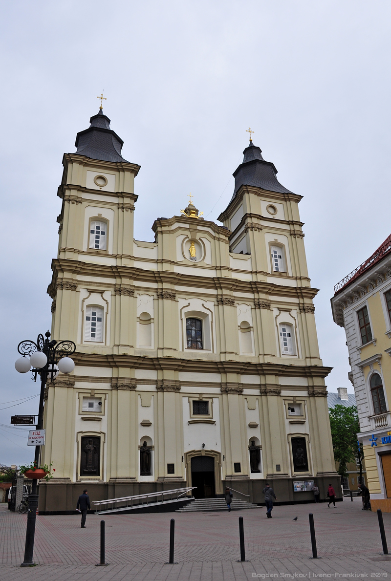Ивано-Франковск, Майдан Шептицкого, 22