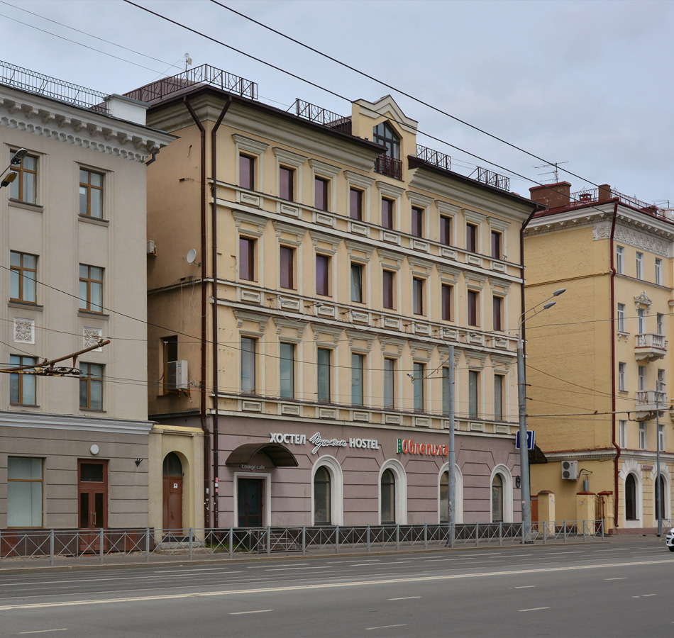 Казань, Улица Пушкина, 1 / Право-Булачная улица, 55А