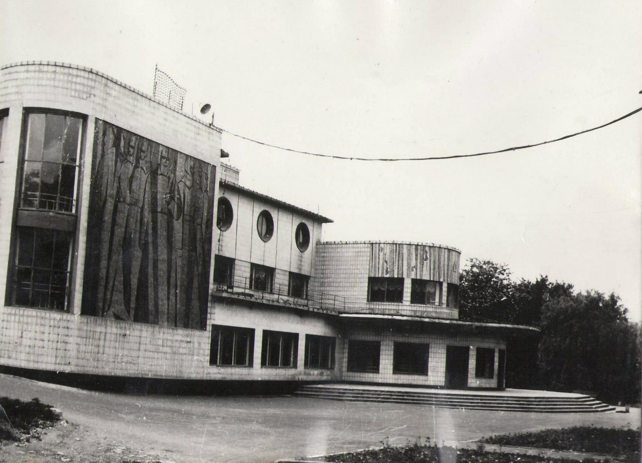 Лисичанск, Улица Карла Либкнехта, 30. Монументальное искусство (мозаики, росписи, барельефы, сграфито). Лисичанск — Исторические фото