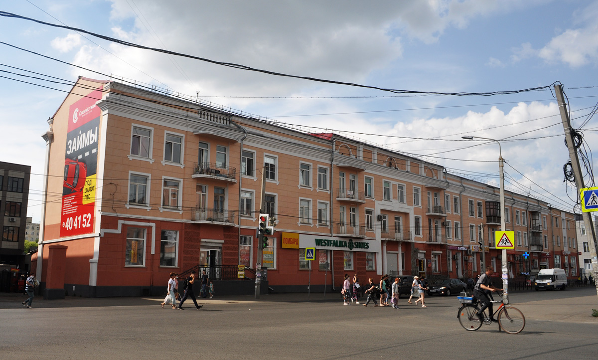 Омск, Улица Лобкова, 4 / Улица Марченко, 3